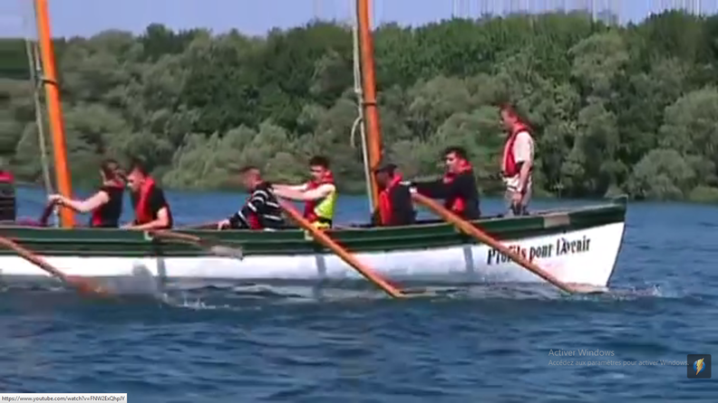 Drôles de bateaux sur le Lac d'Orient (Aube) - YouTube - Mozilla Firefox 2017-07-21 10.50.21.png