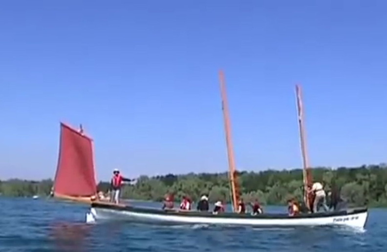 Drôles de bateaux sur le Lac d'Orient (Aube) - YouTube - Mozilla Firefox 2017-07-21 10.49.58.jpg