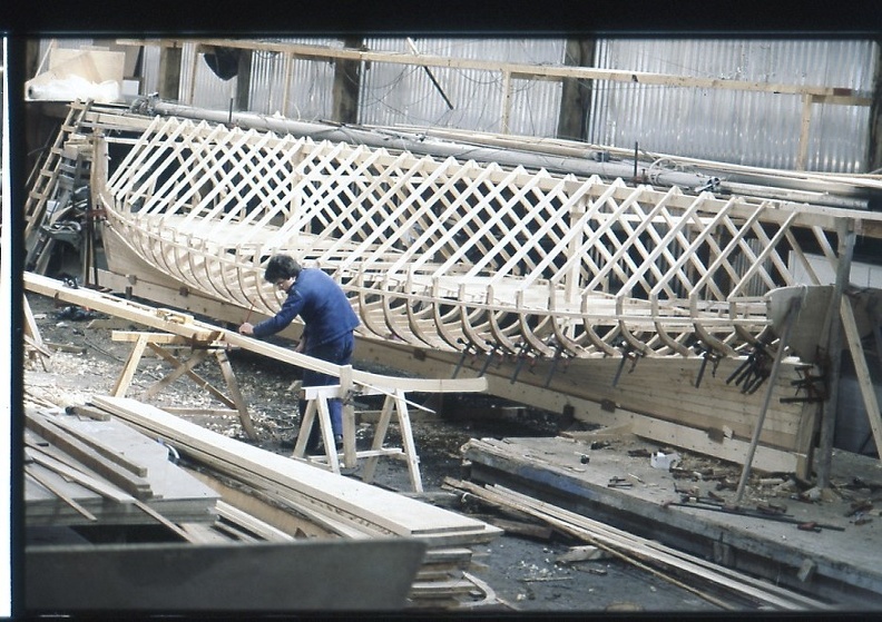 Fraternité a été construite en 1985-1986 au chantier de Charles Fresneau, à Saint-Lunaire, près de Saint-Malo. f1.jpg